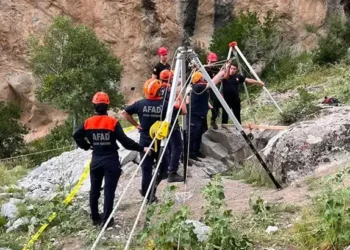 Define için girdikleri kuyuda can verdiler
