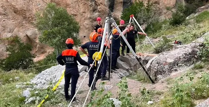 Define için girdikleri kuyuda can verdiler
