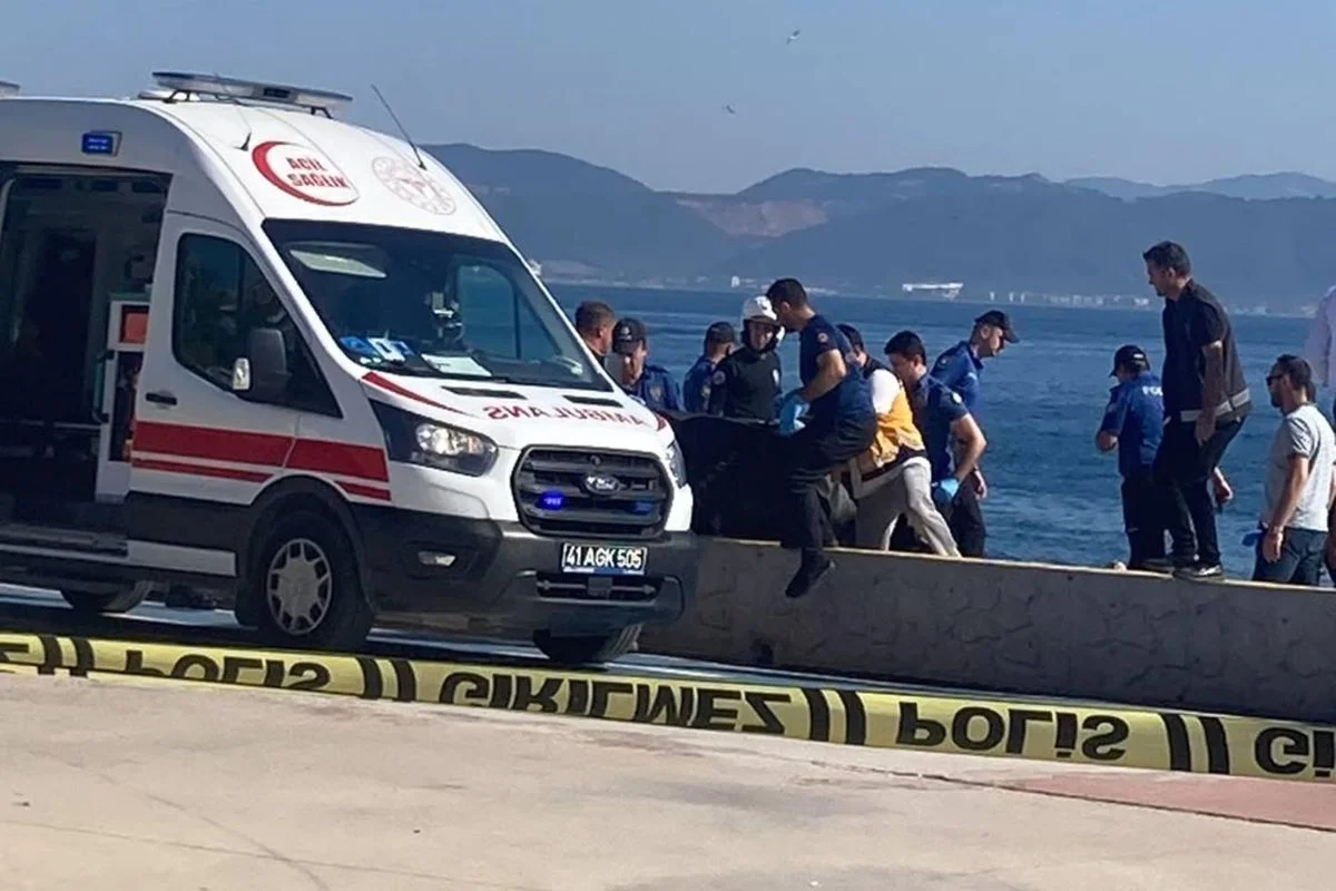 Denizde 2'si kadin 3 ceset bulundu Denizde 2'si kadin 3 ceset bulundu