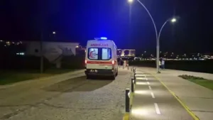 Denize düşen arkadaşını kurtarmak isterken boğuldu