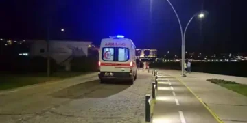 Denize düşen arkadaşını kurtarmak isterken boğuldu
