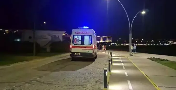 Denize düşen arkadaşını kurtarmak isterken boğuldu