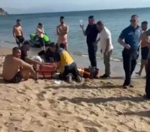 Denize giren 2 kardeşten biri boğuldu Denize giren 2 kardeşten biri boğuldu