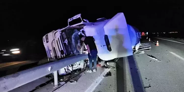 Devrilen tankerin şoförü öldü