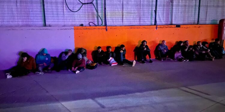 Didim’de 1 organizatör ve 19 göçmen yakalandı