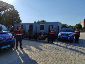 Didim’de 99 kaçak göçmen ve 2 organizatör yakalandı