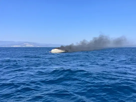 Didim’de yanan teknede can pazarı Aydın’ın Didim ilçesi açıklarında makine dairesinde çıkan yangın sonucu alevlere