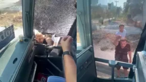 Aydın’ın Didim ilçesinde, trafikte tartıştıkları tur otobüsünün şoförü Kurtuluş Efecik’e