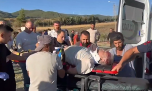 Direksiyonda sıkışan sürücü hastanede öldü