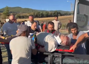 Direksiyonda sıkışan sürücü hastanede öldü