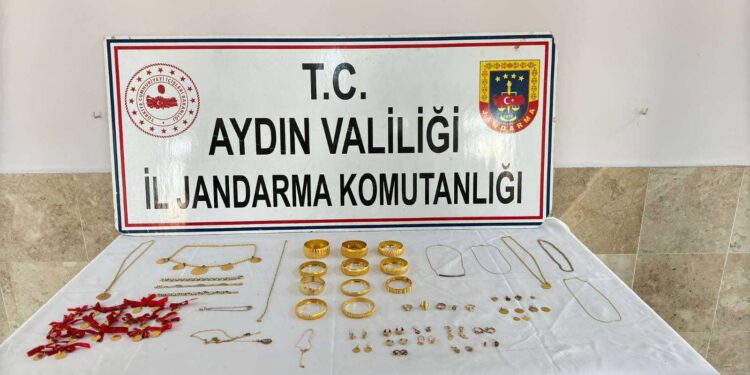 Nazilli’de dolandırdığı altınlarla İzmir’de yakalandı