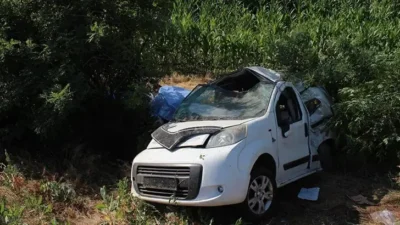 Aksaray'da düğünden dönen ailenin içinde bulunduğu hafif ticari araç, şarampole