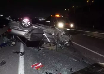 Düğüne giderken kazada eşi ile birlikte öldü