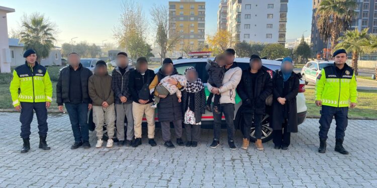 Kaçak göçmenler Germencik gişelerinde yakalandı