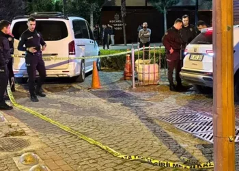 Eğlence mekanında çıkan kavgada 2 kişi tabancayla vuruldu