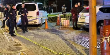 Eğlence mekanında çıkan kavgada 2 kişi tabancayla vuruldu