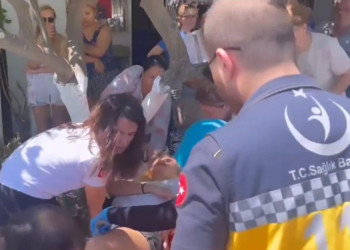 Söke'de kontrolden çıkan otobüs eve girdi