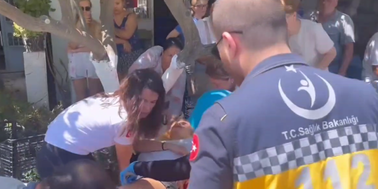 Söke'de kontrolden çıkan otobüs eve girdi