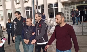 Aydın’ın Efeler ilçesinde çok sayıda kişiye uyuşturucu satan 2 şüpheli