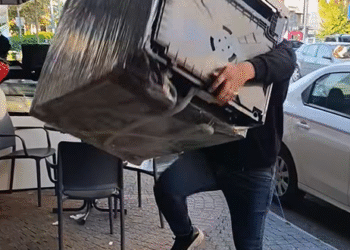 Koçarlı’da bir garip olay: Bulaşık makinesini yere savurdu