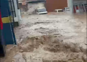 Köşk’te sağanak hayatı felç etti