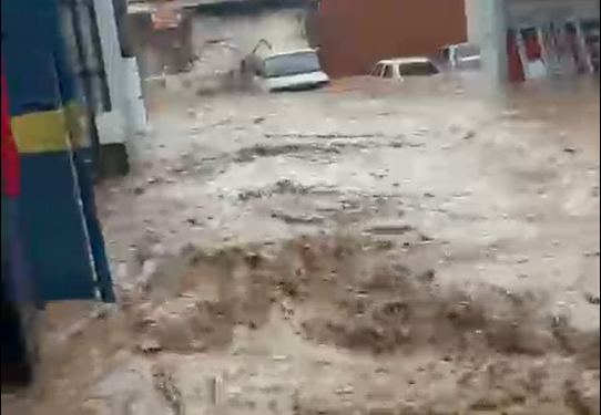 Köşk’te sağanak hayatı felç etti