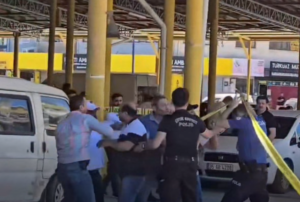 Söke’de korku dolu anlar: Otomobile kurşun yağdı