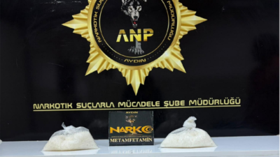 Aydın’ın Efeler ilçesinde narkotik ekiplerinin uygulama noktasında durdurduğu ticari takside