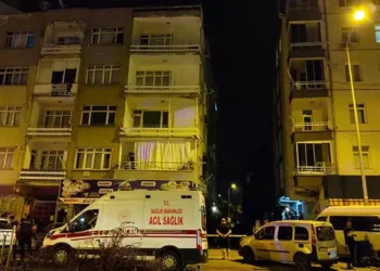 Eşini öldürüp aynı tabancayla intihar etti