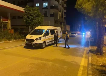 Eski eşini, sokak ortasında ayağından vurdu