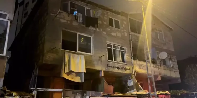 Evde çıkan yangında 3 çocuk yaşamını yitirdi