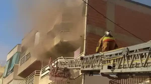 Manisa’nın Şehzadeler ilçesinde, 5 katlı bir apartmanın 4’üncü katında çıkan