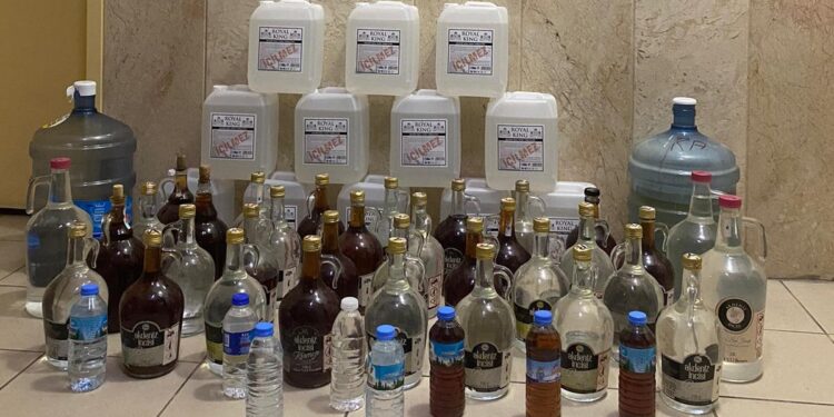 İncirliova'da evinde 150 litre kaçak alkolle yakalandı