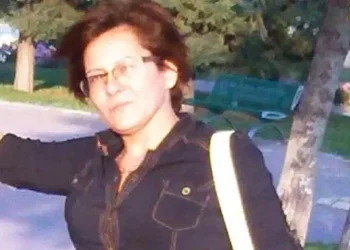 Evinde çıkan yangında 30 kedisiyle birlikte öldü