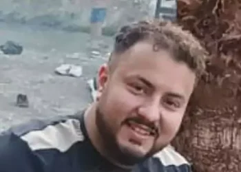 Fabrikasında ölen işçiyi yol kenarına bıraktı