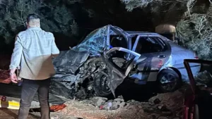 Feci kazada anne ve baba öldü, çocukları yaralı Feci kazada anne ve baba öldü, çocukları yaralı
