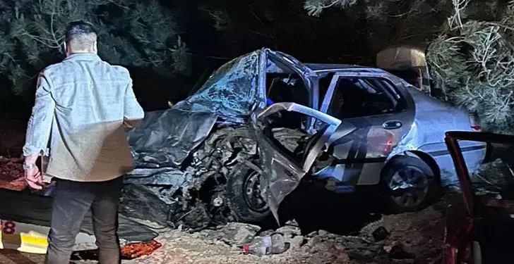 Feci kazada anne ve baba öldü, çocukları yaralı