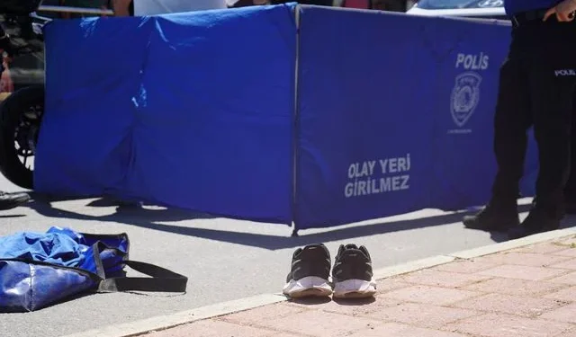 Feci kazada geriye kaldırımdaki ayakkabıları kaldı