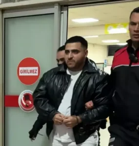 Adana’da 2 kişinin ağır yaralandığı silahlı saldırının hükümlüsü olarak aranan