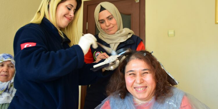 İncirliova'da Gamze ve Zuhal’in yüzünde güller açtı