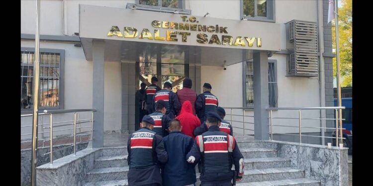 Durdurulan otomobilden uyuşturucu çıktı