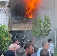 Aydın'ın Germencik ilçesinde 2 katlı bir mobilya satış mağazasında çıkan
