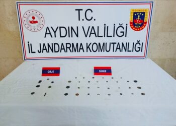 Germencik’e satmaya getirdikleri tarihi eserlerle yakalandılar