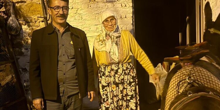 Germencik’te Hayriye teyzenin eşek isteğini muhtar yerine getirdi (2)