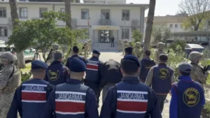 Germencik’te odunla öldürülen annenin cinayetinde sır perdesi aralanıyor