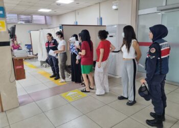 Gazinoda kaçak çalışan yabancılara jandarma baskını