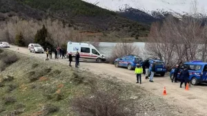Adana’da Kürebeli Göleti’nde bir kadının cansız beden bulundu. Üzerinde bıçak
