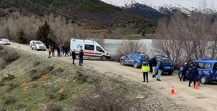 Gölette kimliği belirsiz kadın cesedi bulundu