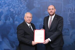 AK Parti İncirliova İlçe Başkanı olarak atanan Levent Güleçyüz’ün yönetim