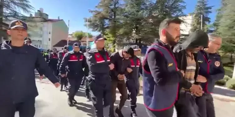 Gündüzleri çobanlık, geceleri de hırsızlık yapıyorlardı